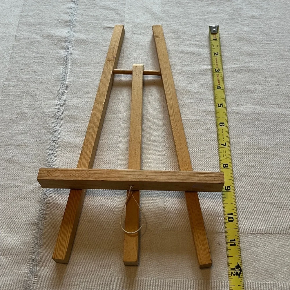 Small Wooden Tabletop Easel in Light Brown Wood